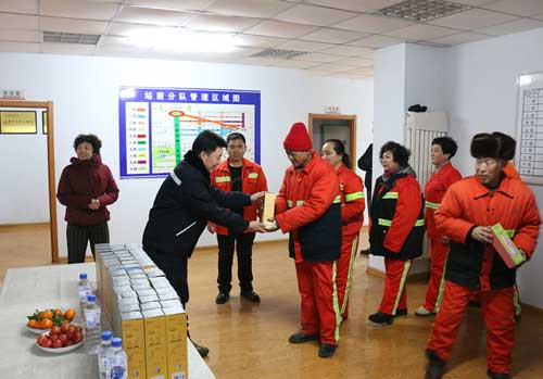 中吉特檢關(guān)愛(ài)環(huán)衛(wèi)工人 寒冬送溫暖